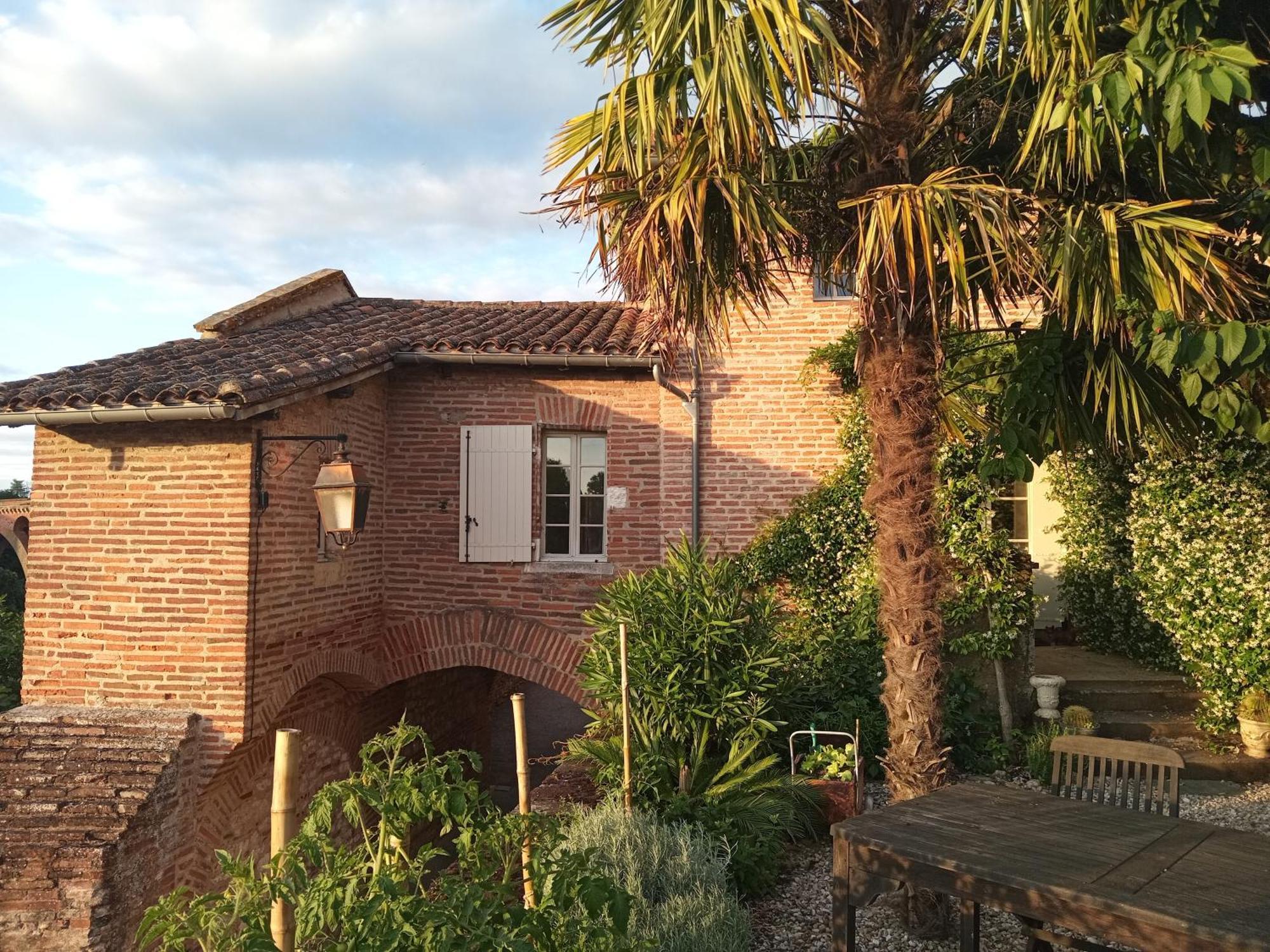 Comfort And Fab Views Albi Esterno foto